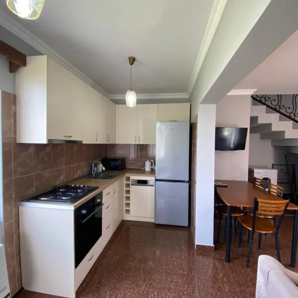 Дом на пляже Black sea House, hotel v destinaci Kobuleti