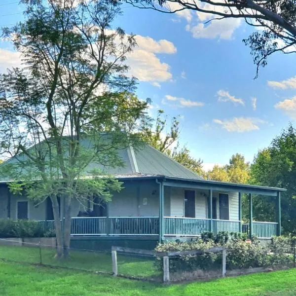 Old Schoolmaster's Cottage on the Barrington River – hotel w mieście Cobark