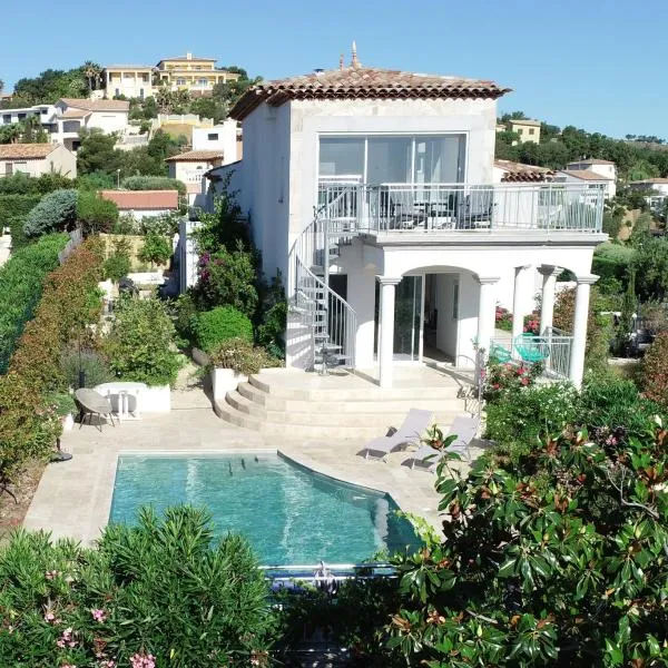 Stunning Sea View Cote d'Azur Villa - Rives d'Or, hotel i Fréjus
