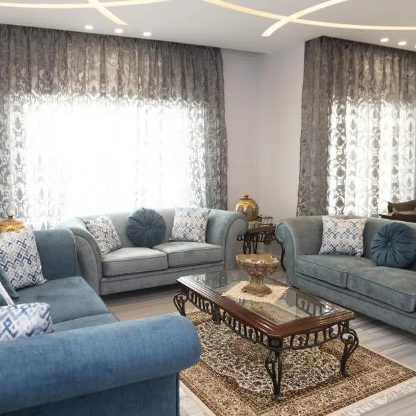 Luxury 3BR Apartment, Der Ghbar 165m2, hotel ad Amman