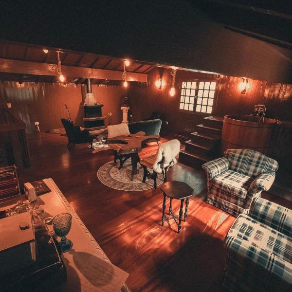 Cabana Retrô com lareira e Ofurô em Monte Verde