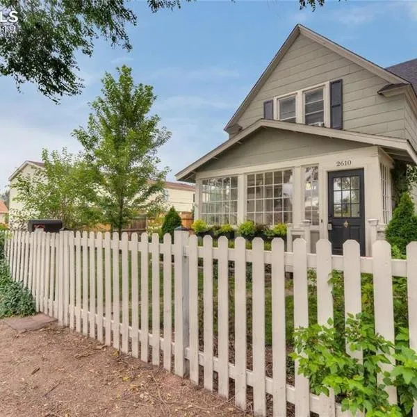 The Historic Blue Bird Cottage, hotel in Colorado Springs