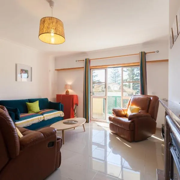 FLH Parede Family Flat with Balcony, hotell sihtkohas Parede