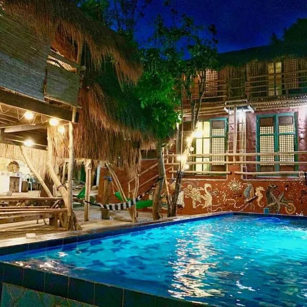 Capiz Beach Villa w/ pool (entire cottage for 12), ξενοδοχείο σε Calatagan