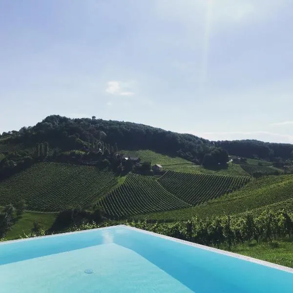 *BRANDNEW* MODERNES APARTMENT IN DEN WEINBERGEN MIT POOL UND SAUNA, khách sạn ở Spielfeld