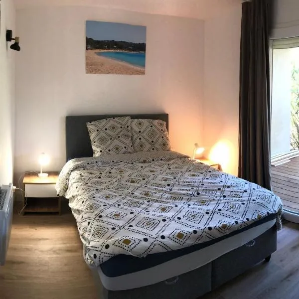 Résidence Fiori di Cala Rossa, hotel v destinácii Lecci