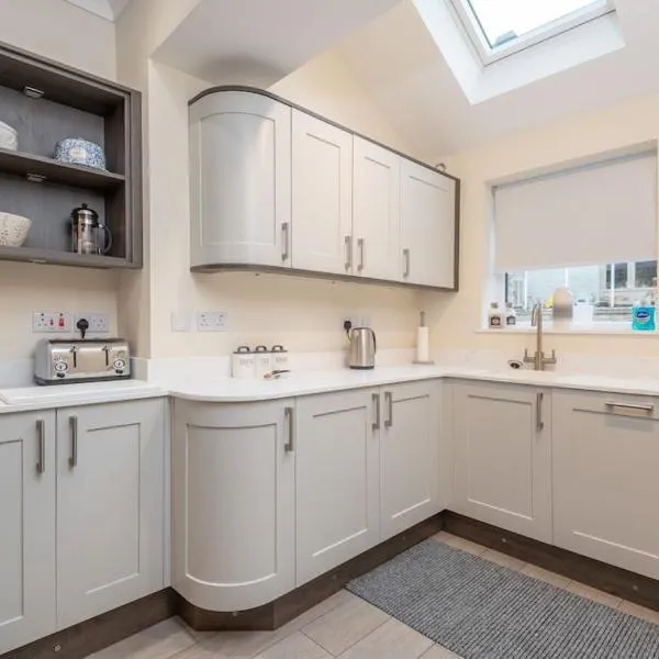 Sleeps 6 4 bedrooms 2 minute walk to the Square Hosted Happy Valley Cast, hotel in Hebden Bridge