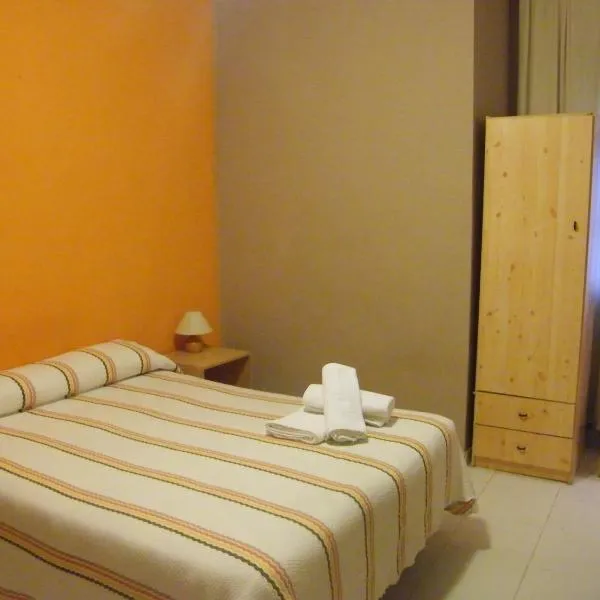 Pensión Corona, hotel in Zaragoza