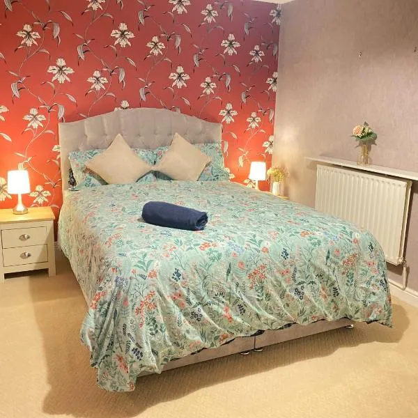 A Perfect Two Bedroom House for a Family Stay, hotel a Havering atte Bower