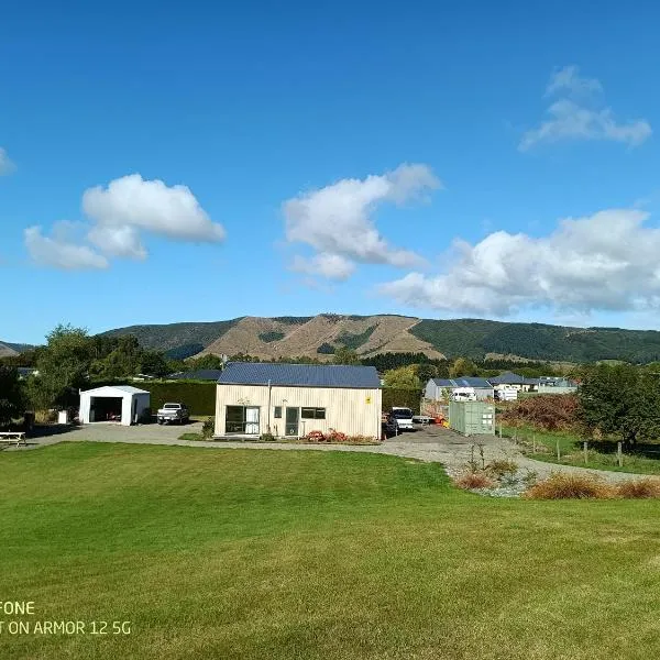 Flying Plate Saloon, hotell i Waimate