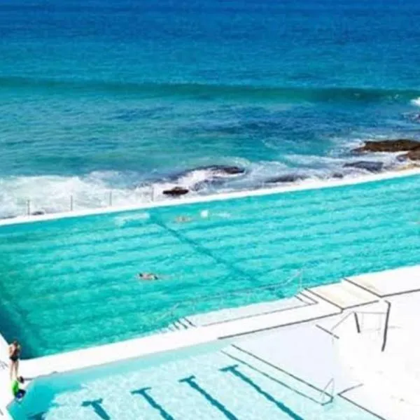 Chic Bondi Tiny Home: 200 mtrs to Surf, Wifi & AC, hotel u gradu Sidnej