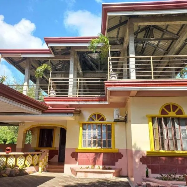 CABRERA GUEST HOUSE exGREEN BAMBOO GUIMARAS、Nueva Valenciaのホテル