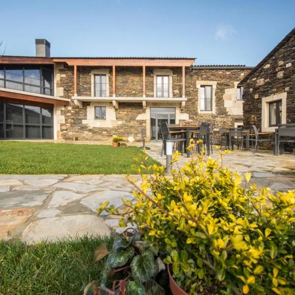 Hotel Rural O Cruce do Burgo, hotel v destinaci Friol