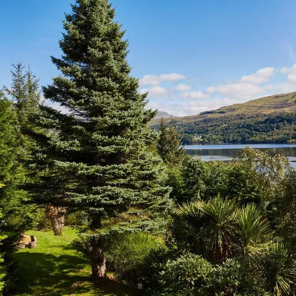 LOCH TAY HIGHLAND LODGES and GLAMPING PARK, hotel i Lawers
