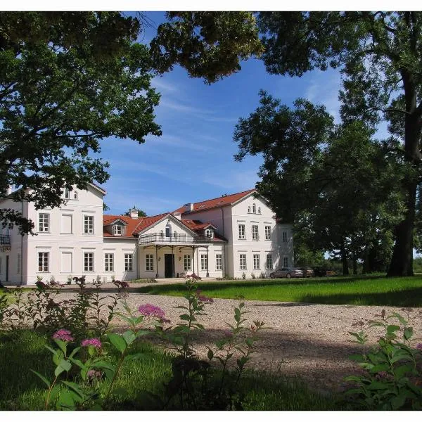 Pałac Łochów, hotel v destinaci Łochów