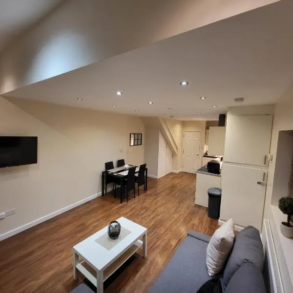 Great Apartment Next To Tooting Bec Tube Station!, hotelli Lontoossa