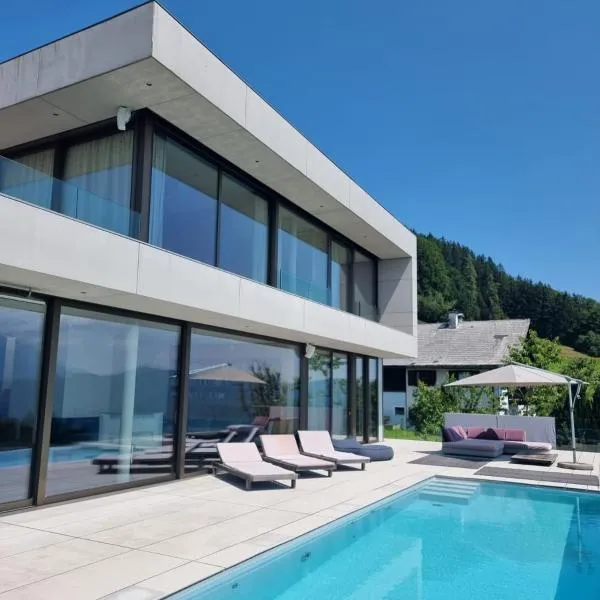 Attersee Luxury Design Villa with dream views, large Pool and Sauna, hotel in Nussdorf am Attersee