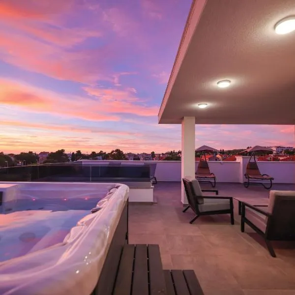 Leonardo Luxury Residence 2 Penthouse with jacuzzi、ザダルのホテル