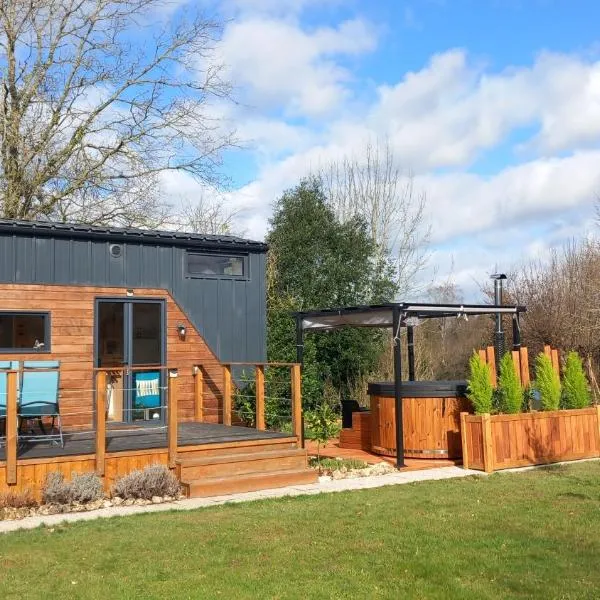 INSOLITE La Tiny House du Lutin Many et son Bain Nordique, מלון בSaint-Christophe-sur-Condé