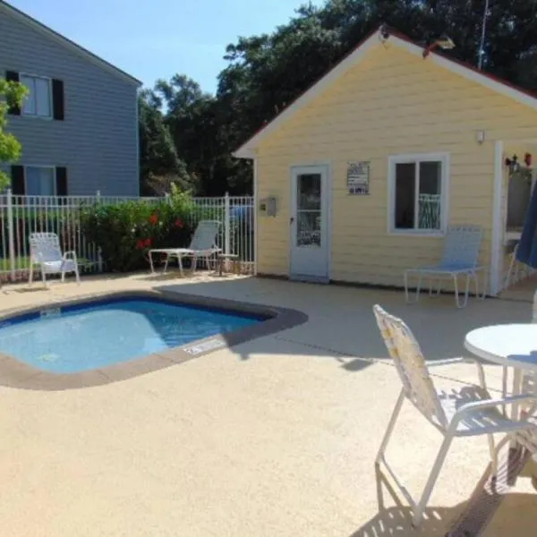 H5 close to the front pool and clubhouse downstairs by lake, hotel in Mallory Park