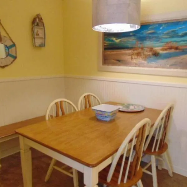 H13 Ocean Walk Resort 2bdrm 2 bath downstairs great beds Great view and always a great breeze, hotell sihtkohas St. Simons