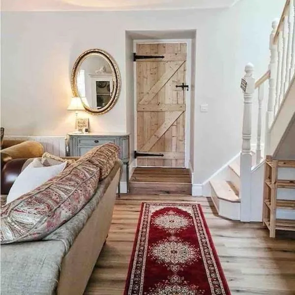 Stunning riverside cottage in central location, hotel v destinaci Donegal