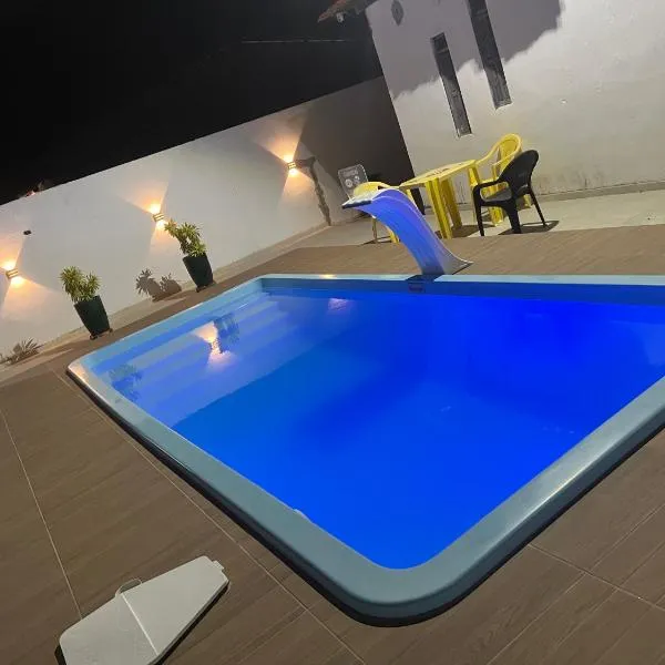 Casa com piscina para veraneio em Barra do Itariri - Bahia, hotel in Barra do Itariri