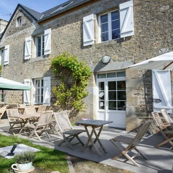 Logis Auberge de Carolles, hotel in La Lucerne-dʼOutremer