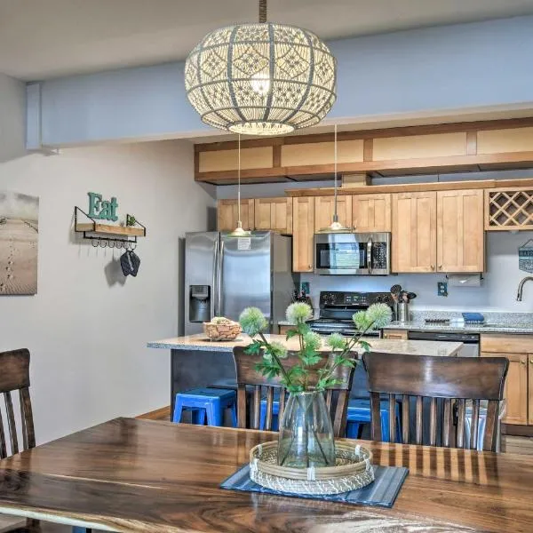 Waterfront Vacation Rental in Ocean Shores, hotel in Ocean Shores