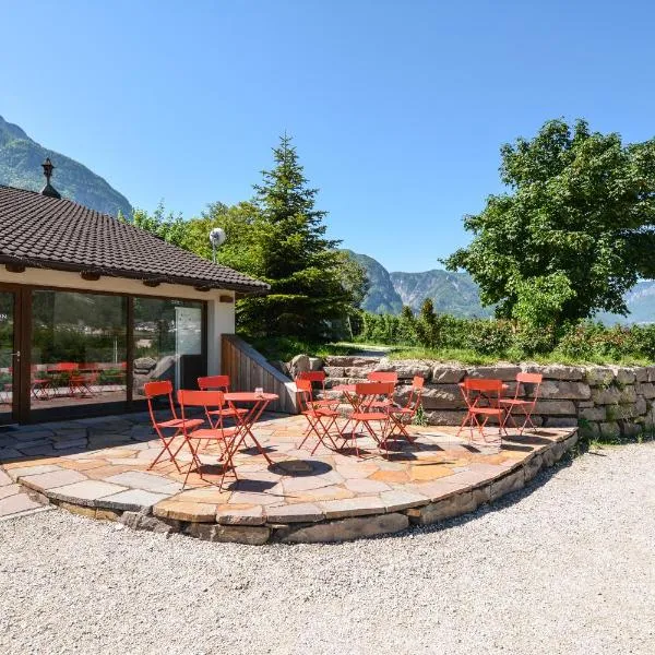 Agritur Airone Bed & Camping, hotel v destinaci Levico Terme