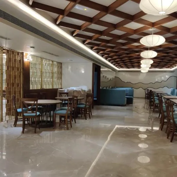 Hotel Le Grandeur, hotel en Narasimharaja Puram