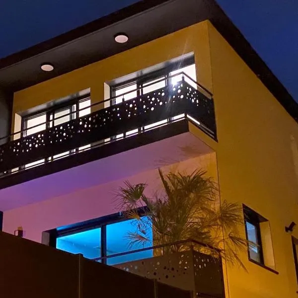 Grande Villa cosy avec piscine, sauna & jacuzzi, hotel en Juvignac