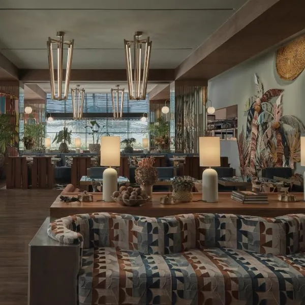 Public House Hotel Bangkok, a Member of Design Hotels, hotel en Bangkok