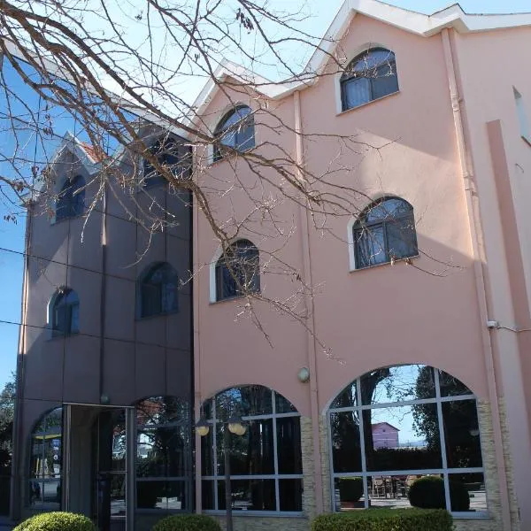 Hotel Hasmegaj, hotell sihtkohas Mjedë