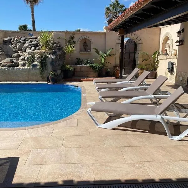 Casa Paraiso Villa Tenerife, stunning family bungalow with totally secluded pool area, wheelchair friendly, hotel in San Miguel de Abona