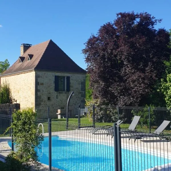 GITE AU ROC DE BOURZAC AVEC PISCINE PRIVÉE, hotel v destinaci Bayac