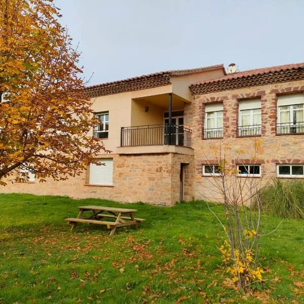 Casa Rural Cuevas de Longarza, hotel di Abánades