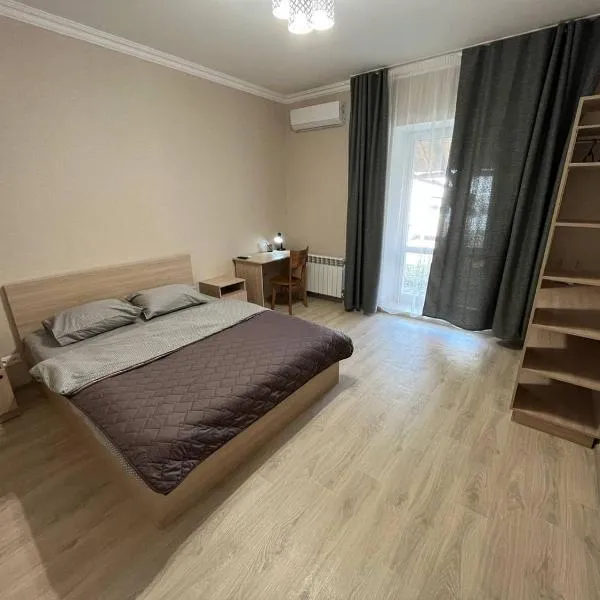 FOX Rooms 90, ξενοδοχείο σε Nikolayev