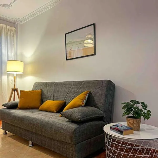 Apartment 100 m from the beach, hotel v destinaci Arinaga