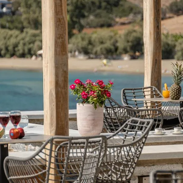 Porto Dema Luxury Suites – hotel w mieście Schinoussa