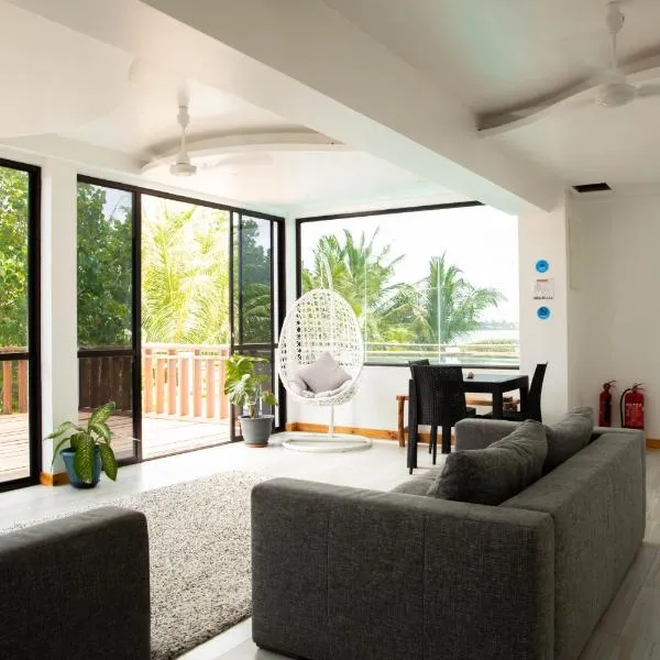 Kudhi Boli Beach House, hotel v destinaci Thulusdhoo