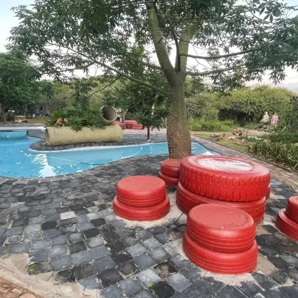 Klein Paradys Lodge - Polokwane: Waterval şehrinde bir otel