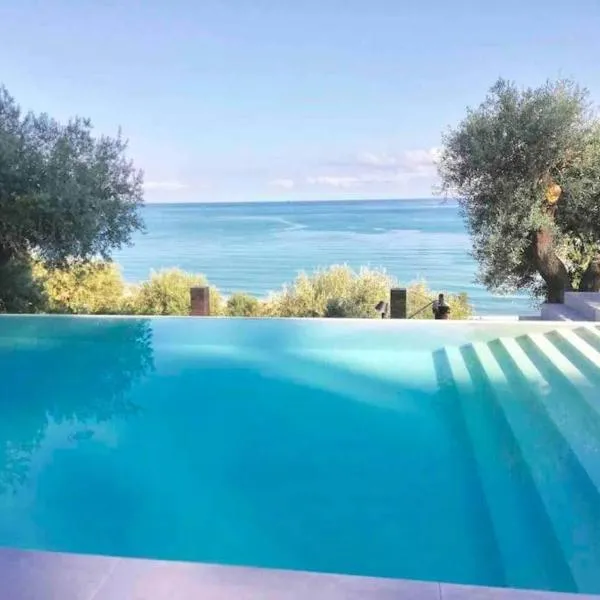 Villa Cefal private pool, hotel v destinaci SantʼAmbrogio