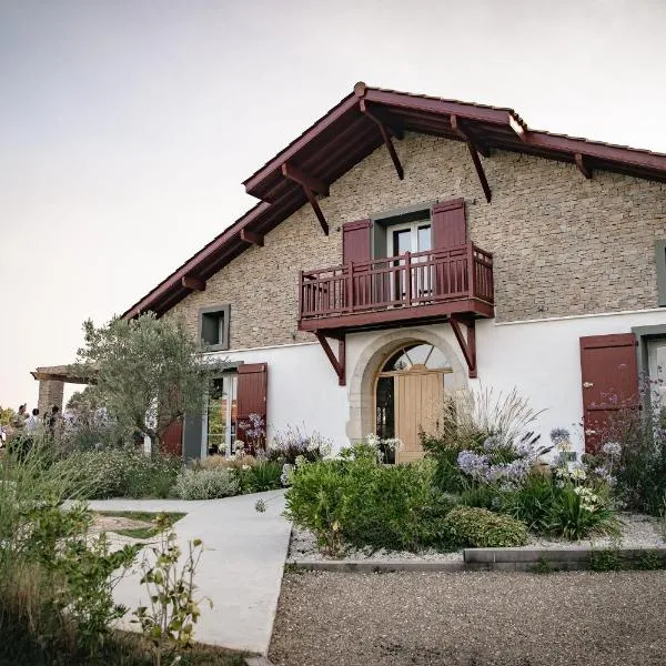 Domaine Etxezahar، فندق في Bardos