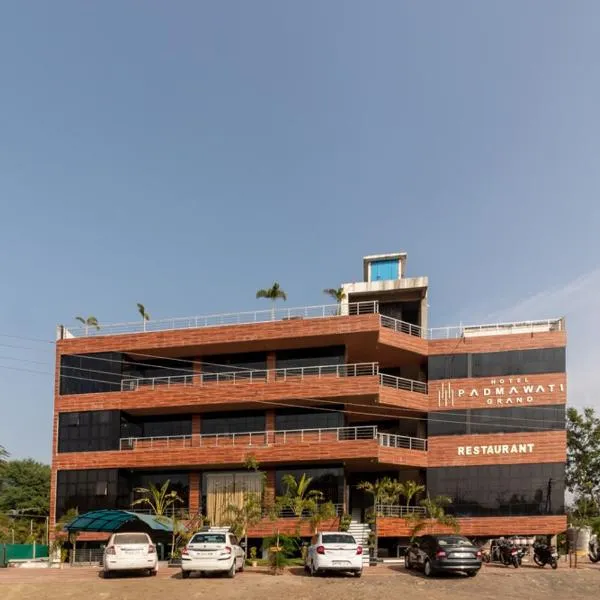 Hotel Padmawati Grand โรงแรมในนานเดด