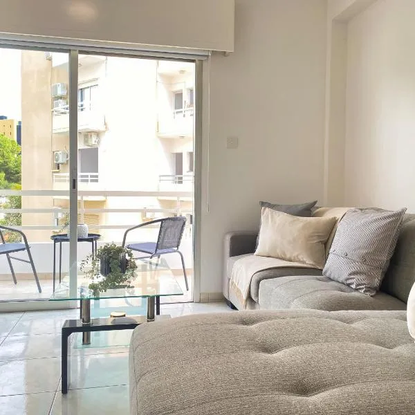 Phaedrus Living Down Town Flat Nestoras 301, hotelli kohteessa Erimi