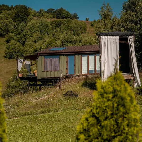Tripsylvania Tiny House Kili, готель у місті Ширня