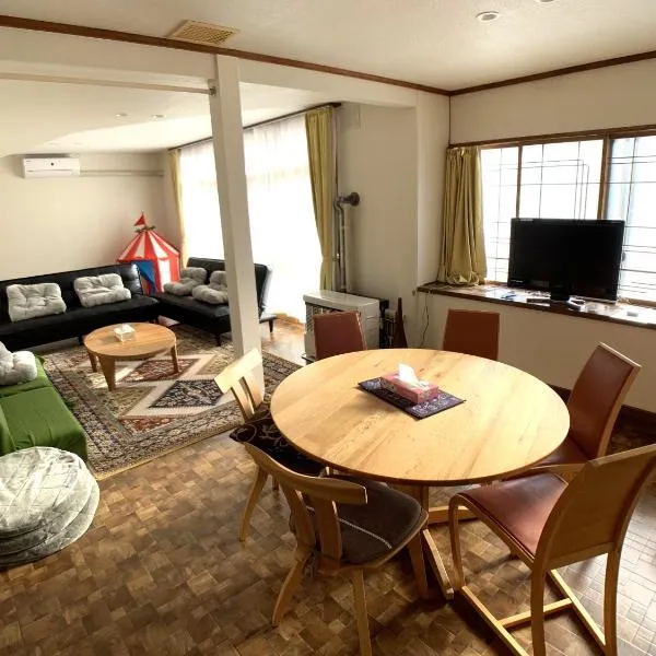 Higashikawa home, hotel in Higashikagura