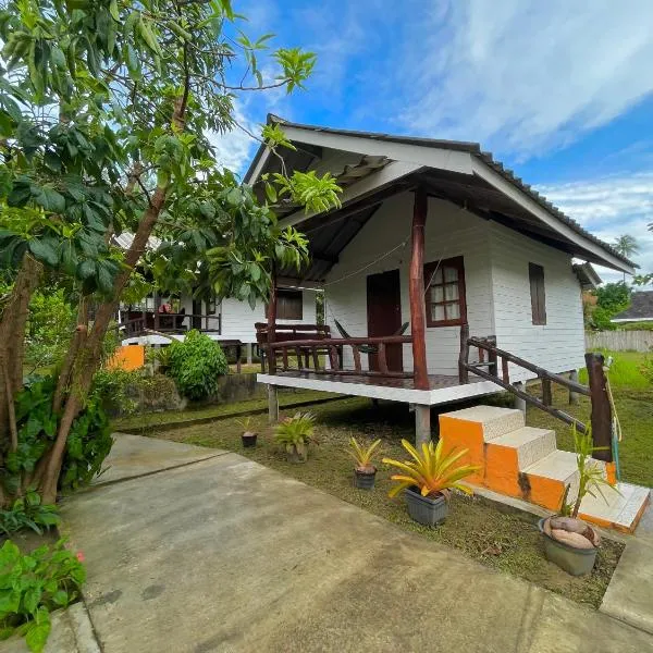 Pyramid Bangalow, hotel em Ban Laem Sai