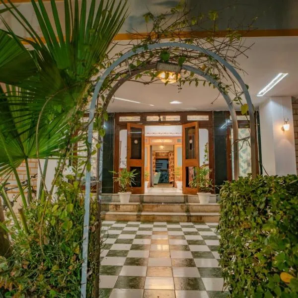 Hotel Ambavgarh Palace, hotel v destinaci Udajpur